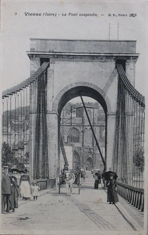 Pont suspendu, actuellement passerelle de Sainte-Colombe