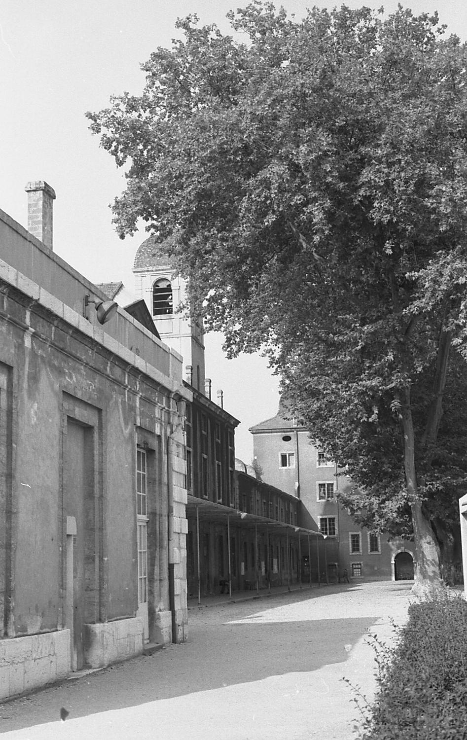 Collège de Tournon, puis école royale militaire, école centrale, collège communal, collège royal, lycée impérial, lycée de garçons, actuellement lycée Gabriel-Faure