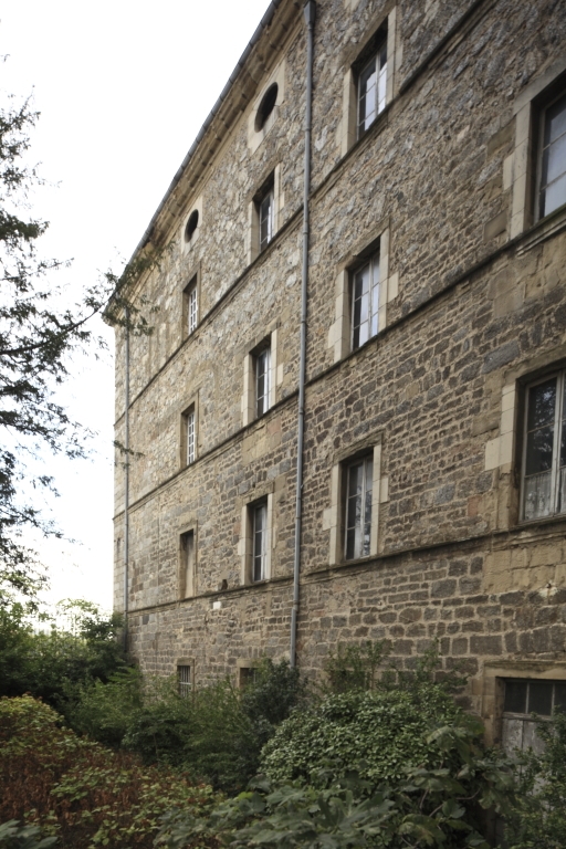Collège de Tournon, puis école royale militaire, école centrale, collège communal, collège royal, lycée impérial, lycée de garçons, actuellement lycée Gabriel-Faure
