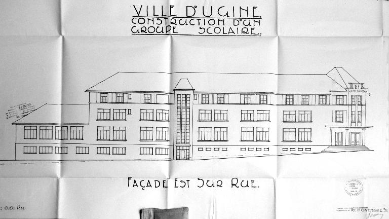 Groupe scolaire de Montroux, puis Cité technique, actuellement lycée d'enseignement général, technologique et professionnel René-Perrin