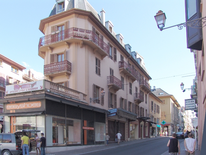 Hôtel de voyageurs, hôtel de Genève, puis immeuble