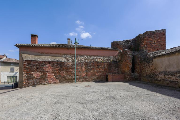 Château-fort d'Ambérieux-en-Dombes (vestiges)