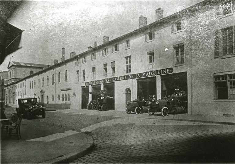 Hospice de vieillards, puis caserne de pompiers : caserne Rochat