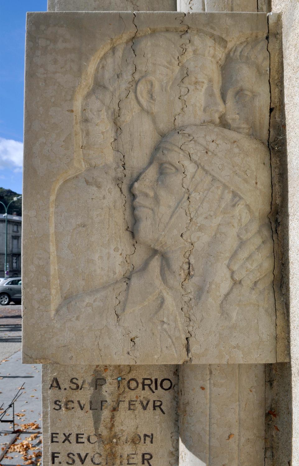 Monument aux morts : Mur des fusillés