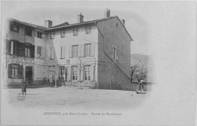 Maison de chanoinesses (maison de Madame de Grésolles), puis pensionnat de jeunes filles
