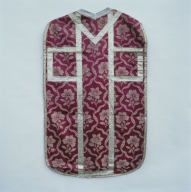 Ornement rouge (n°1) : chasuble, manipule
