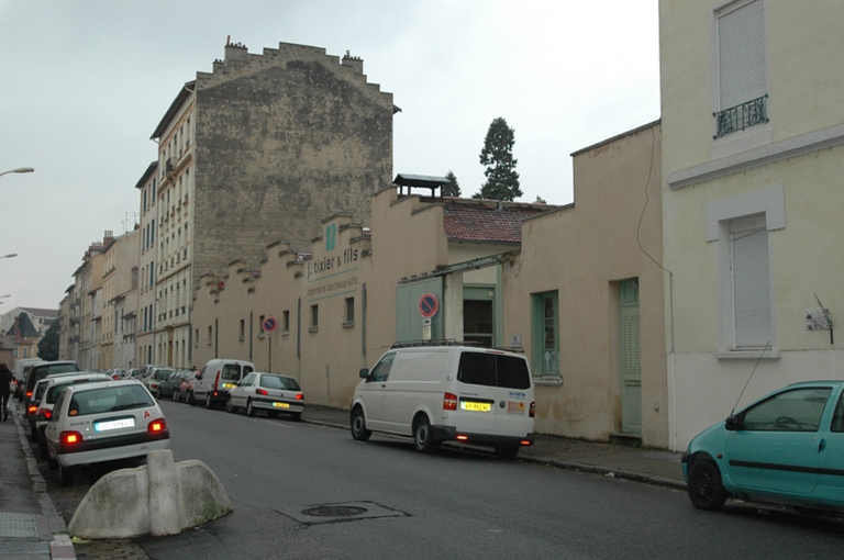 Usine de menuiserie Faure et Perrot puis distillerie Cusenier puis imprimerie Annequin actuellement imprimerie Tixier