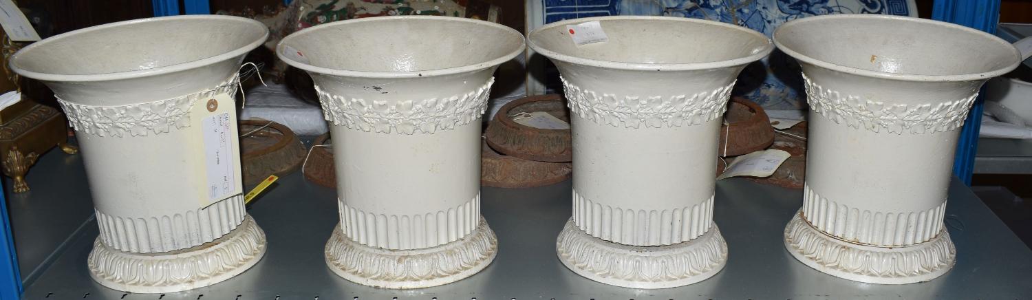 Pot n°4 d'un ensemble de quatre pots à plantes et 7 socles
