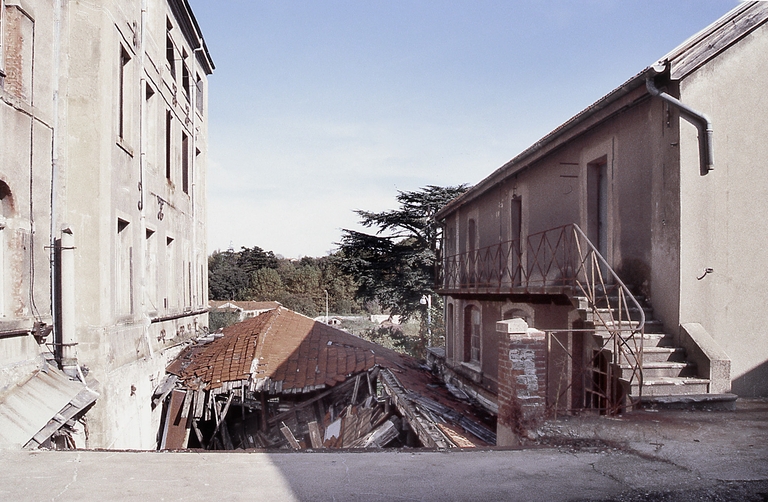 Usine d'impression sur étoffes dite indiennerie Sanial puis cartoucherie nationale actuellement Folimage et école du film d'animation la Poudrière