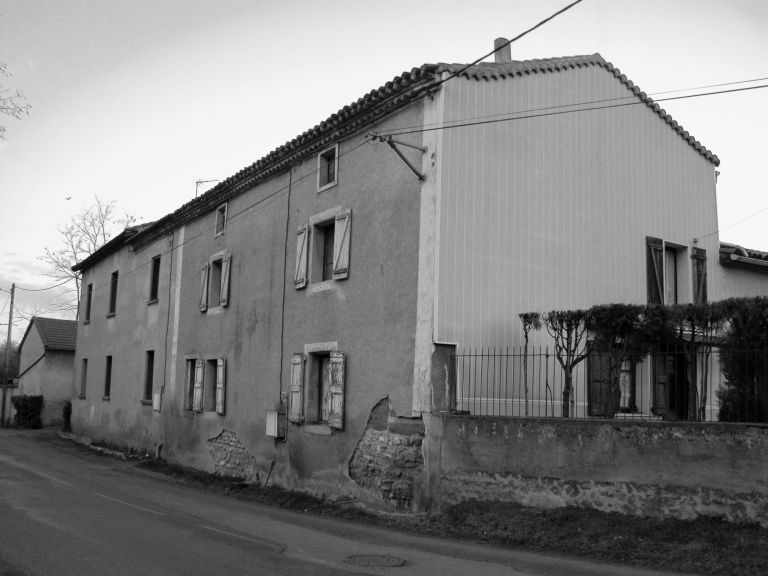 Ferme, puis école et café, actuellement ferme