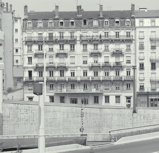 Immeuble actuellement immeuble de bureaux