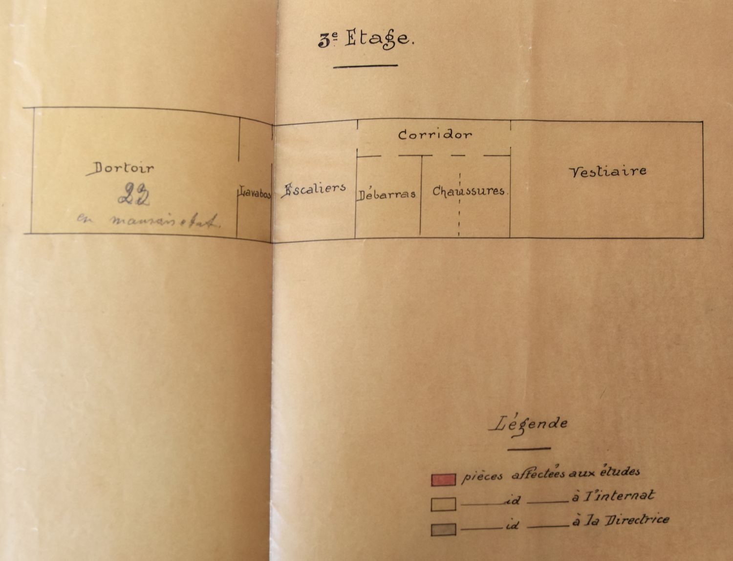 Collège de jésuites d'Aurillac, puis collège communal, lycée de garçons, école primaire supérieure de jeunes filles, collège moderne et technique de jeunes filles, actuellement collège Jeanne-de-La-Treilhe