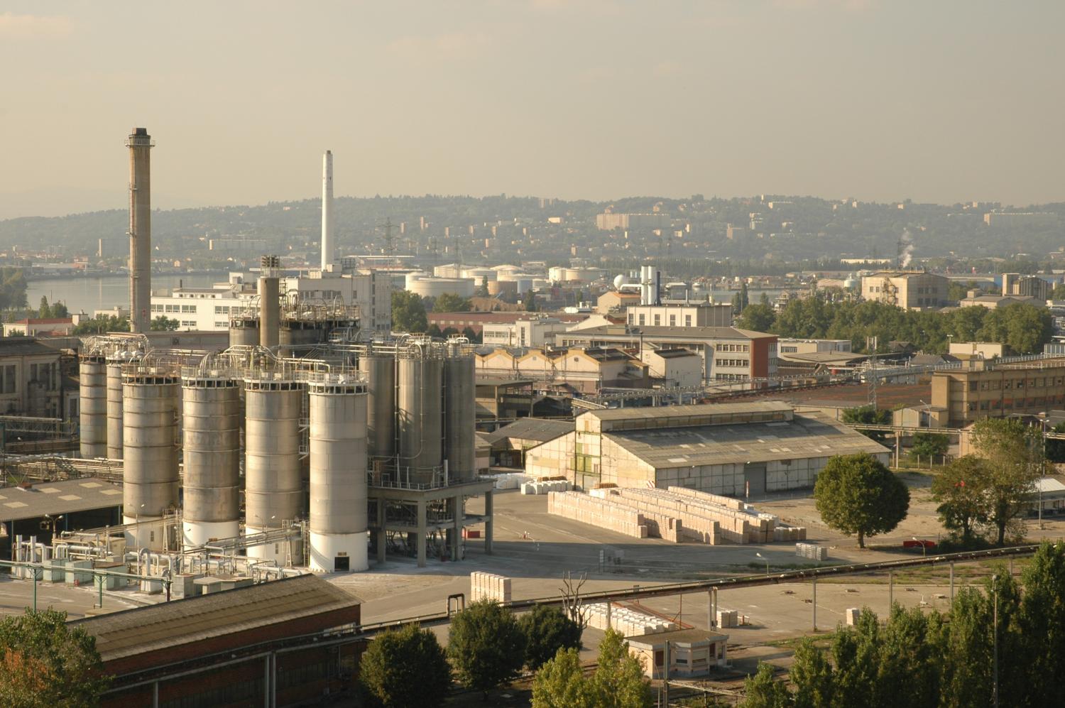 Usine chimique Rhodia Rhône-Poulenc puis Bluestar silicones actuellement Elkem silicones Saint-Fons