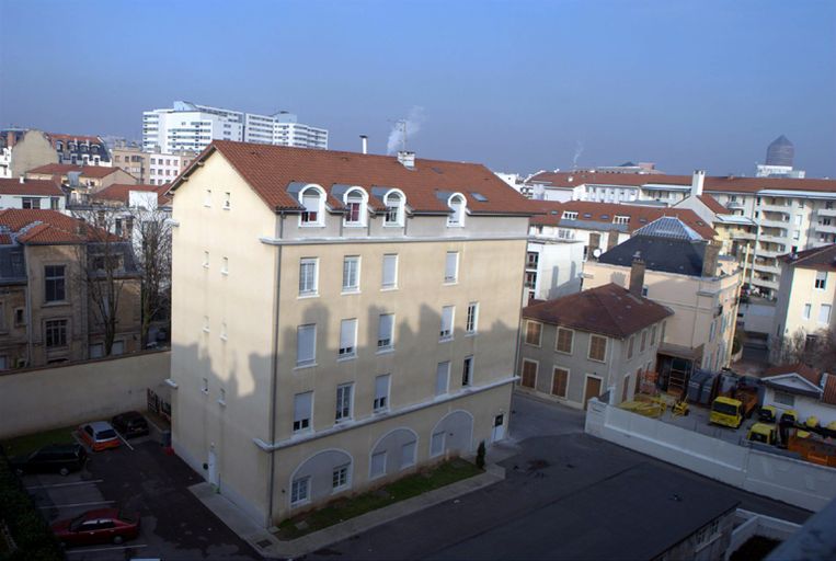 Moulin, puis école secondaire dite l'Ecole Nouvelle, puis immeuble dit Meublés Nicolaï, actuellement Résidence Nicolaï