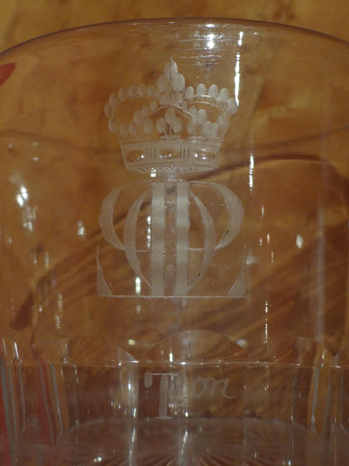 Rafraîchissoir à verre au chiffre du roi Louis-Philippe Ier