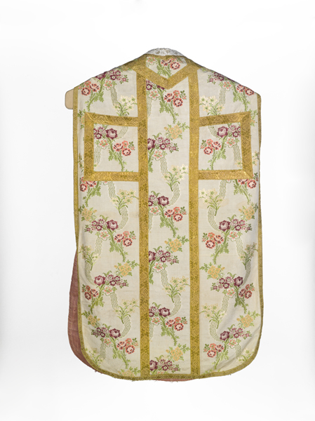 ornement blanc n°1 : chasuble, étole, manipule, bourse de corporal