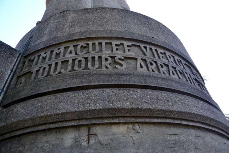 Ancien château du Mas Rillier, actuellement statue-chapelle monumentale de Notre-Dame du Sacré-cœur de Miribel