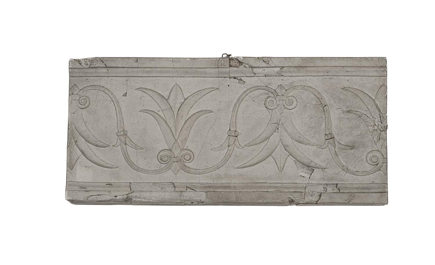 Bas-relief : Frise à palmettes et culots