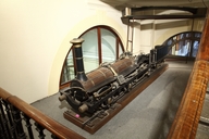 Maquettes de locomotive et de pont métallique