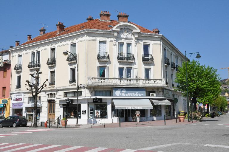 Magasin de commerce et entrepôt commercial de vins Antoine Garnier, puis magasin de commerce et entrepôt commercial de vins Antoine Garnier et immeuble, actuellement immeuble et boutique