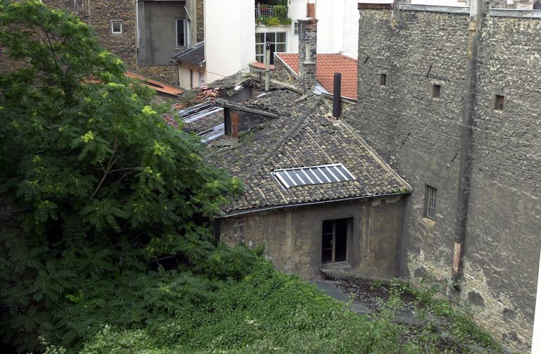 Atelier sur cour/jardin de l'immeuble de la Fondation Bullukian