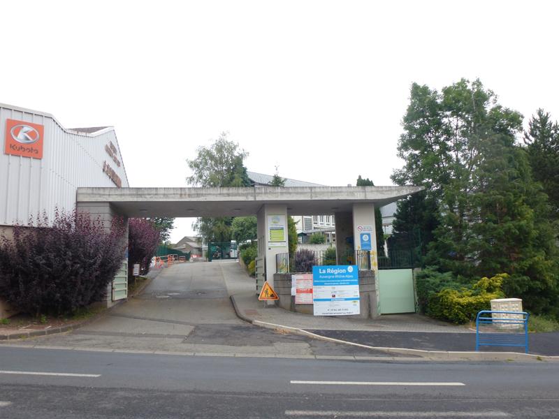 Foyer de progrès agricole, puis centre de formation professionnelle agricole, puis collège agricole, actuellement lycée professionnel agricole de Rochefort-Montagne