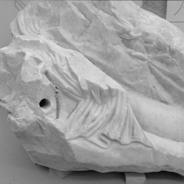 Statue de naïade (fragment)