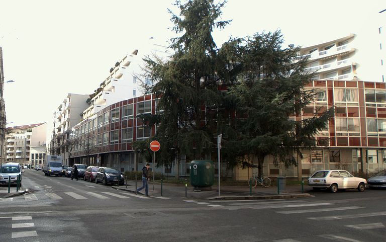 Usine, actuellement immeuble et immeuble de bureaux Les Pyramides