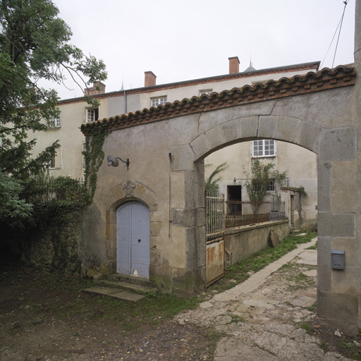 Maison noble, puis maison forte (?), puis demeure, dite château de la Garde