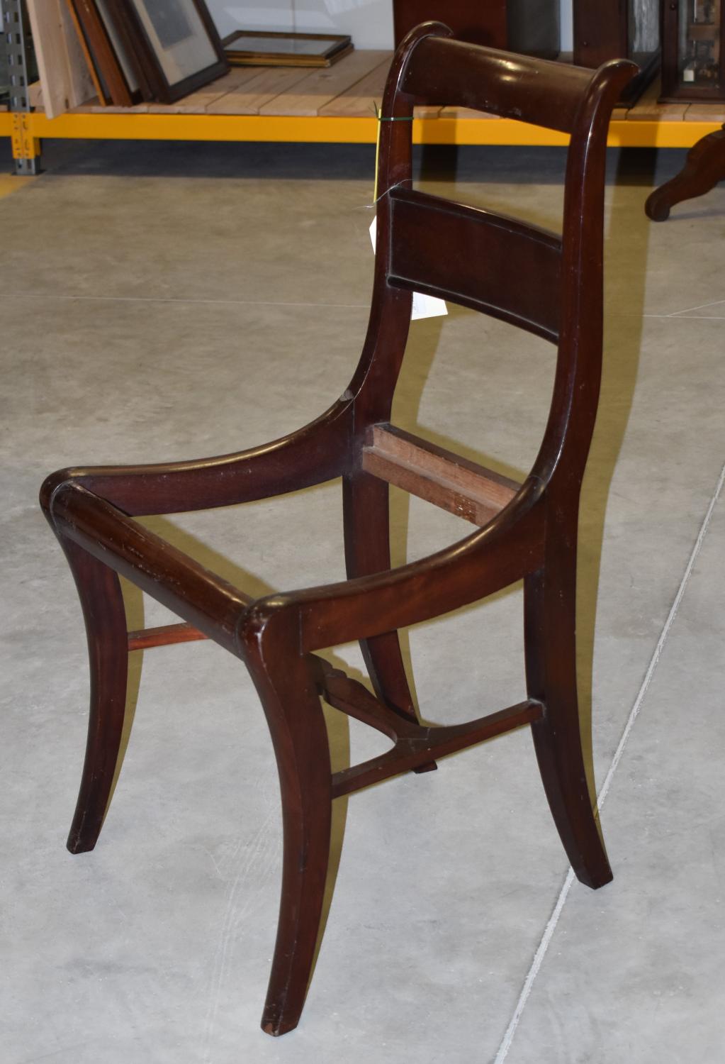 chaise n°4 d'un ensemble de 4 chaises à dossiers enroulés