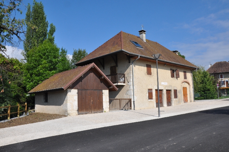 Moulin à farine Gandy puis moulin communal puis scierie Drillat-Lapraz actuellement logement et remise