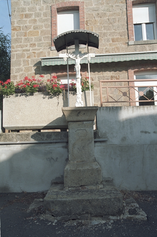 Les croix monumentales du canton de Boën et de la commune de Sail-sous-Couzan