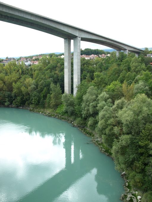 Viaduc autoroutier de Bellegarde