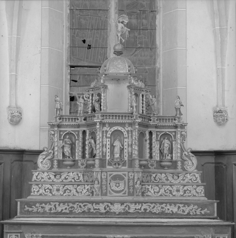 Ensemble du maître-autel, gradins d'autel, tabernacle à ailes et dais d'exposition
