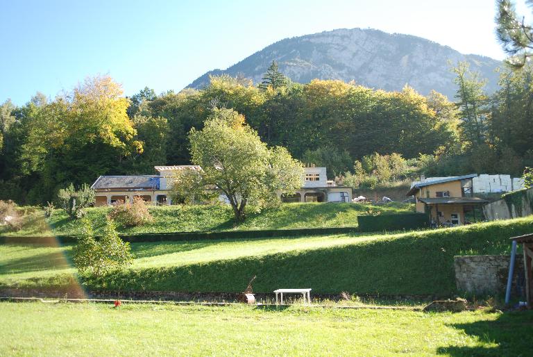Domaine de la Châtaigneraie composé d'une ferme puis d'une villa, puis d'une école, actuellement villa et structure pour assistantes maternelles