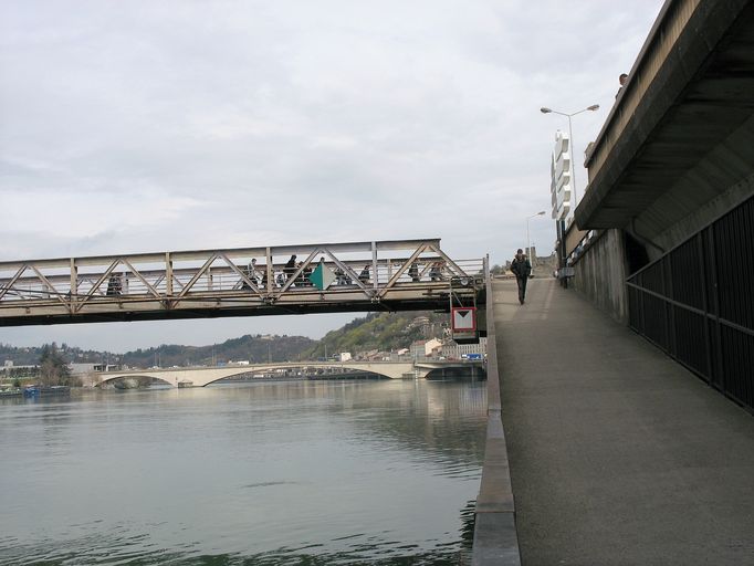 Pont suspendu, actuellement passerelle de Sainte-Colombe