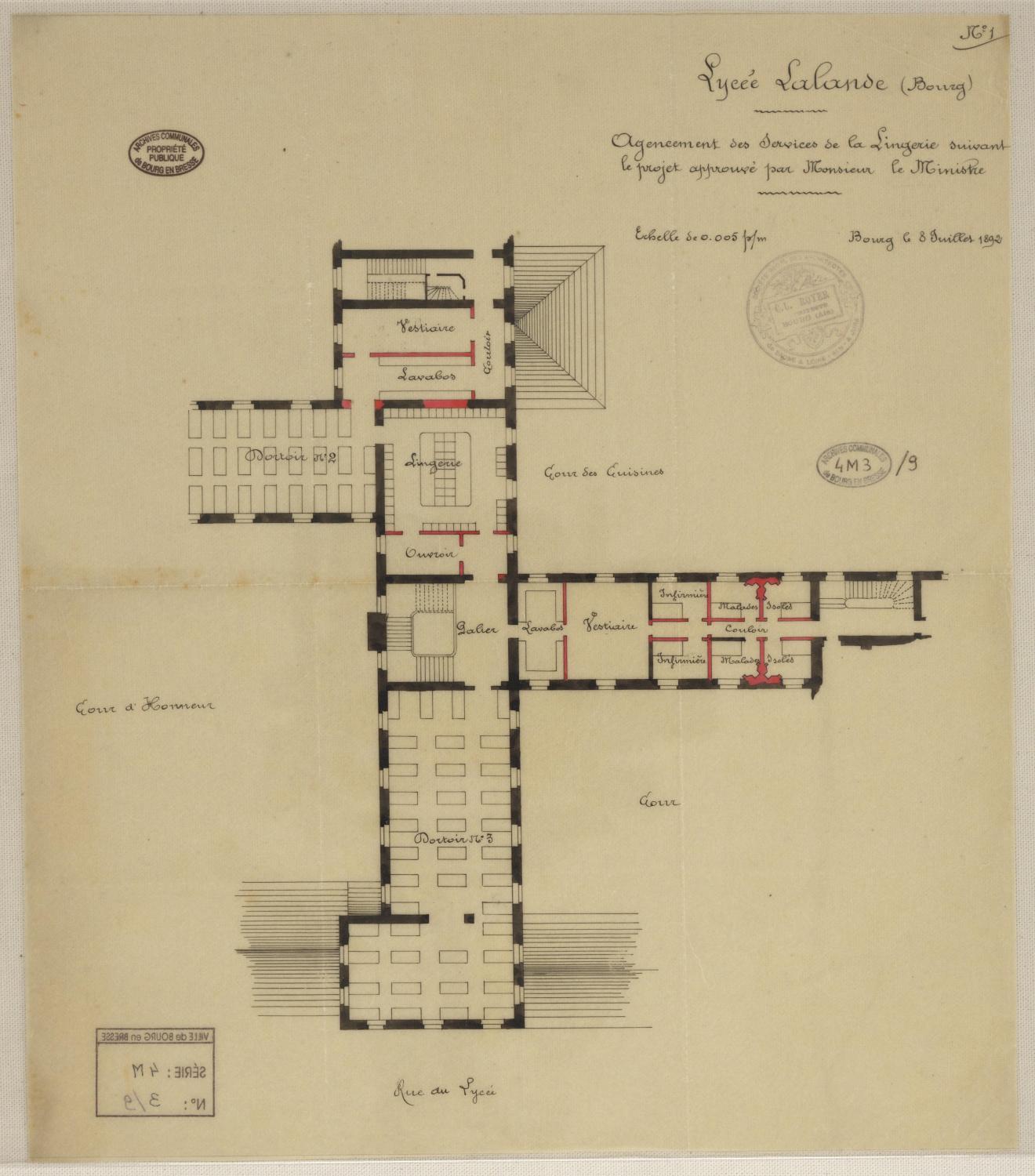 Collège de jésuites, puis école centrale, école secondaire communale, lycée impérial, lycée de garçons, actuellement lycée Lalande