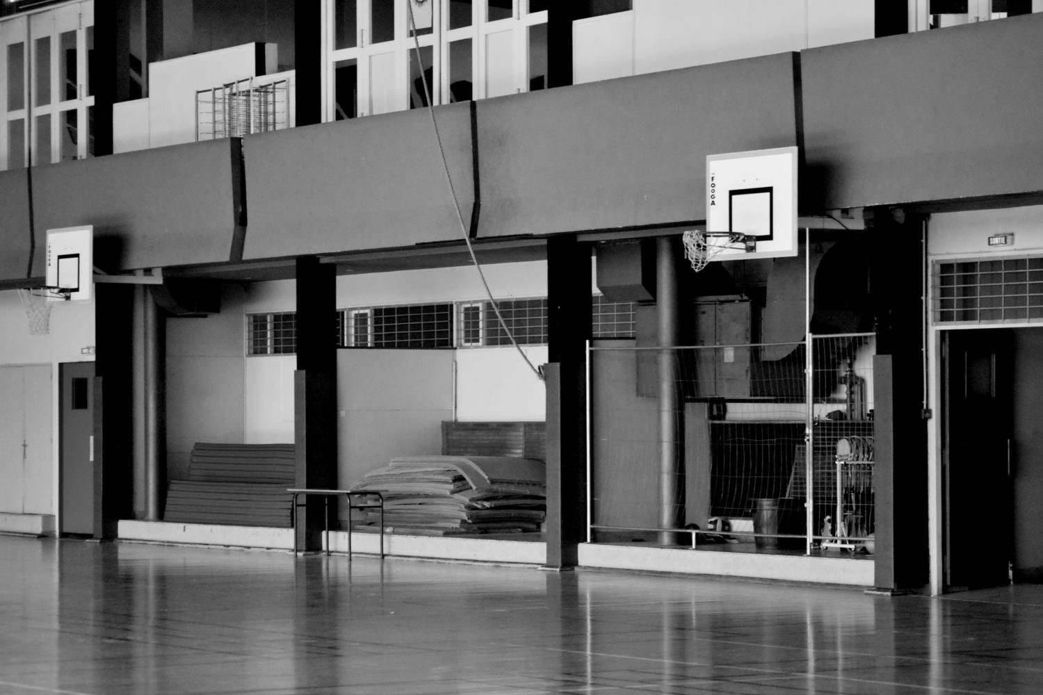 Collège de jésuites, puis école centrale, école secondaire communale, lycée impérial, lycée de garçons, actuellement lycée Lalande