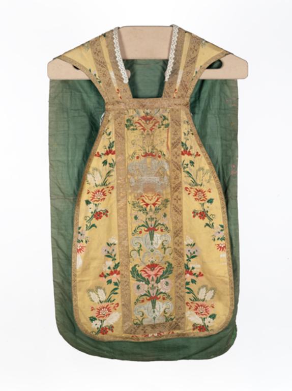 chasuble ; bourse de corporal : ornement doré