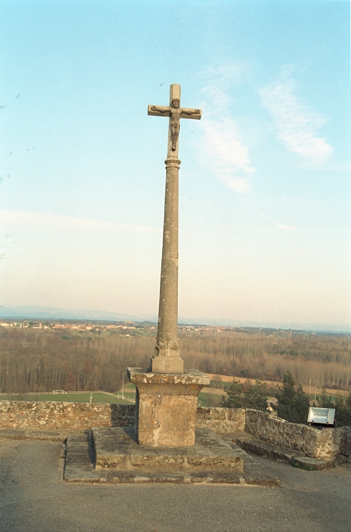 Croix de cimetière, actuellement croix monumentale