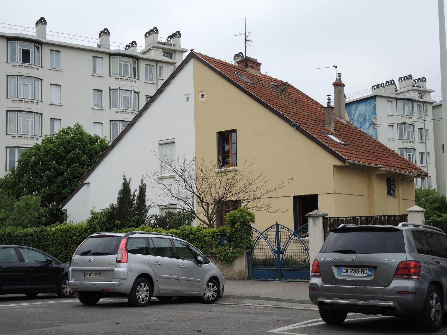 Cité ouvrière type maisons doubles rue Sarrazin Lyon 8e arrondissement