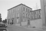 hôtel-Dieu de la Croix, hôpital, salle d'asile et pensionnat, puis école primaire de filles, actuellement poste et bibliothèque