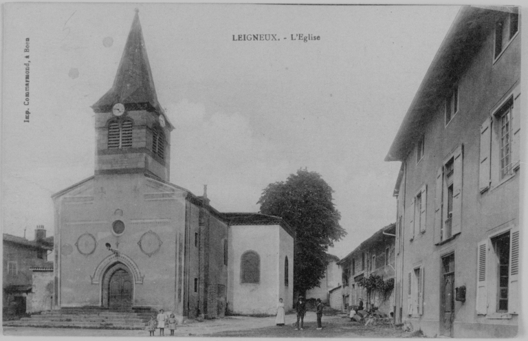 Eglise prieurale, église du chapitre de chanoinesses puis de l'abbaye et actuellement église paroissiale Notre-Dame