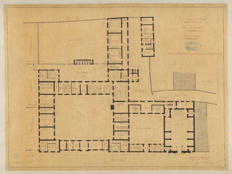 Collège de jésuites, puis école centrale, école secondaire communale, lycée impérial, lycée de garçons, actuellement lycée Lalande