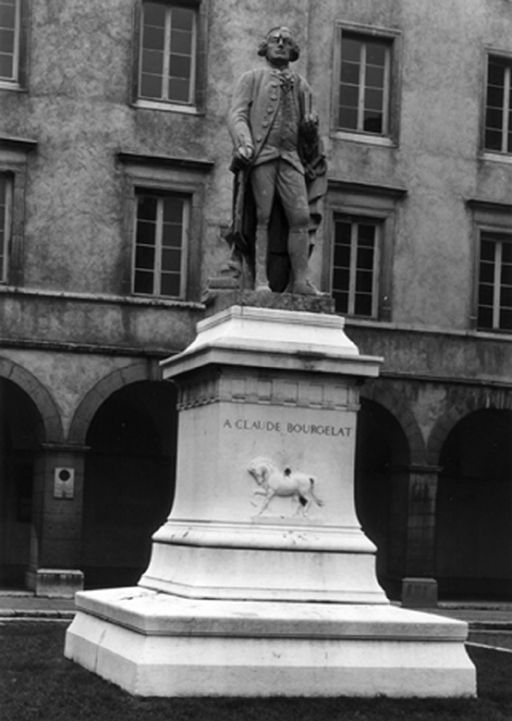 monument (figure colossale) à Claude Bourgelat
