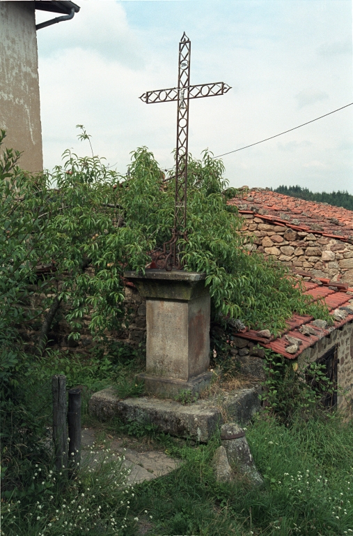 Les croix monumentales du canton de Boën et de la commune de Sail-sous-Couzan