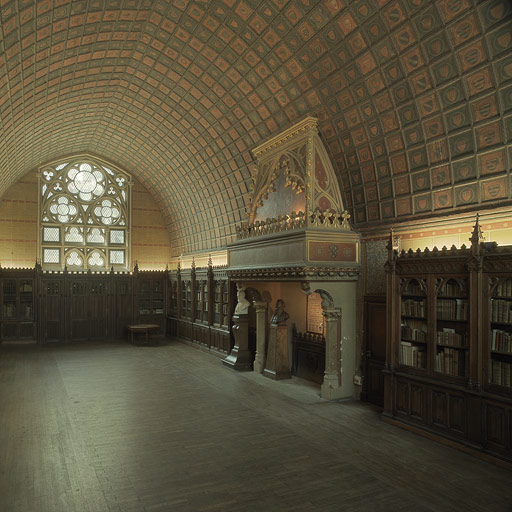 Salle des fêtes et établissement administratif des Etats de Forez, puis salle capitulaire appelée Diana, aujourd'hui bibliothèque de la Société historique et archéologique du Forez