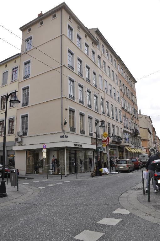 Immeuble-atelier, actuellement immeuble à logements