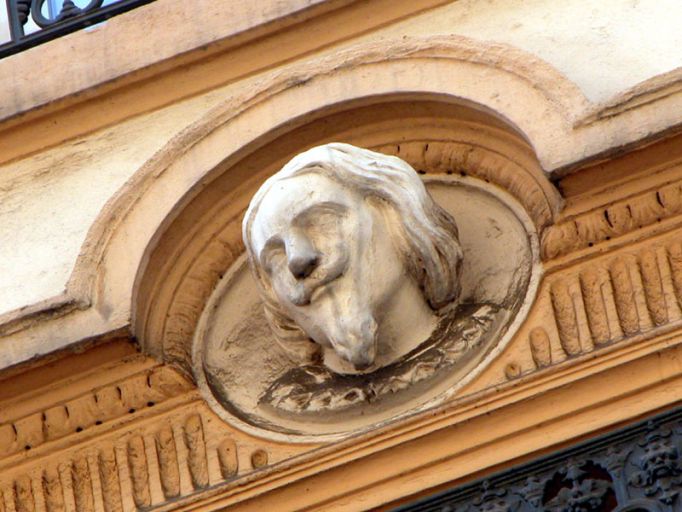 Ensemble de 6 hauts-reliefs en médaillon : portraits de rois et reines de France