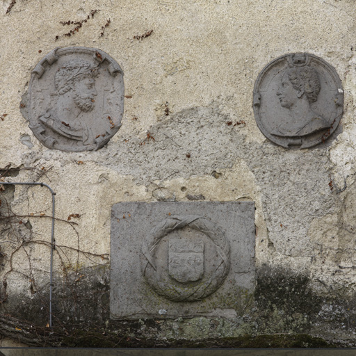 Ensemble de 4 médaillons en bas-relief : bustes de personnages